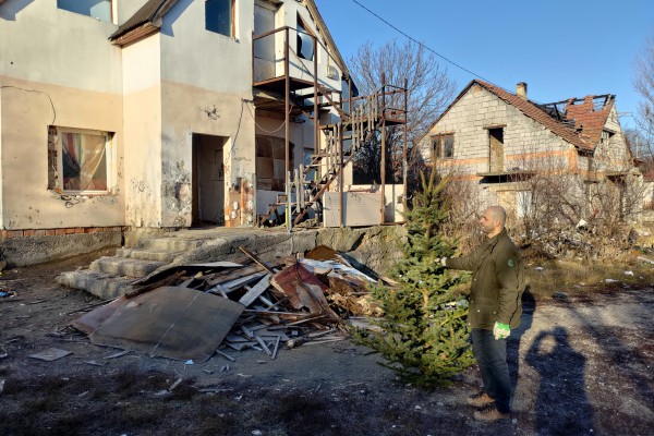 Negyven egri rászoruló családot lepett meg karácsonyfával és ajándékokkal az Egererdő Zrt. és az Eger Lions Club