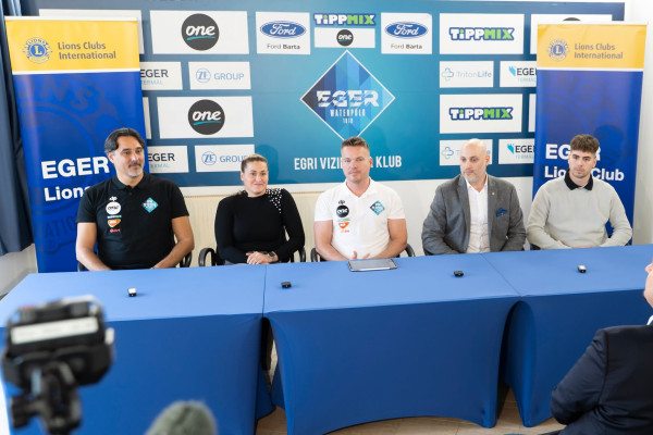 Hatodik karácsonyi gyűjtésünkön immár 100 gyermek karácsonyát tehettük szebbé